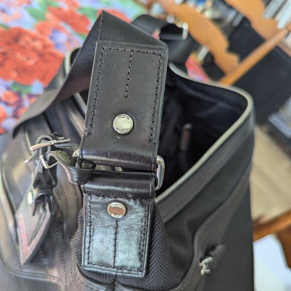 TUMI Travel/Messenger Bag - Never been used - Picture 7 of 8